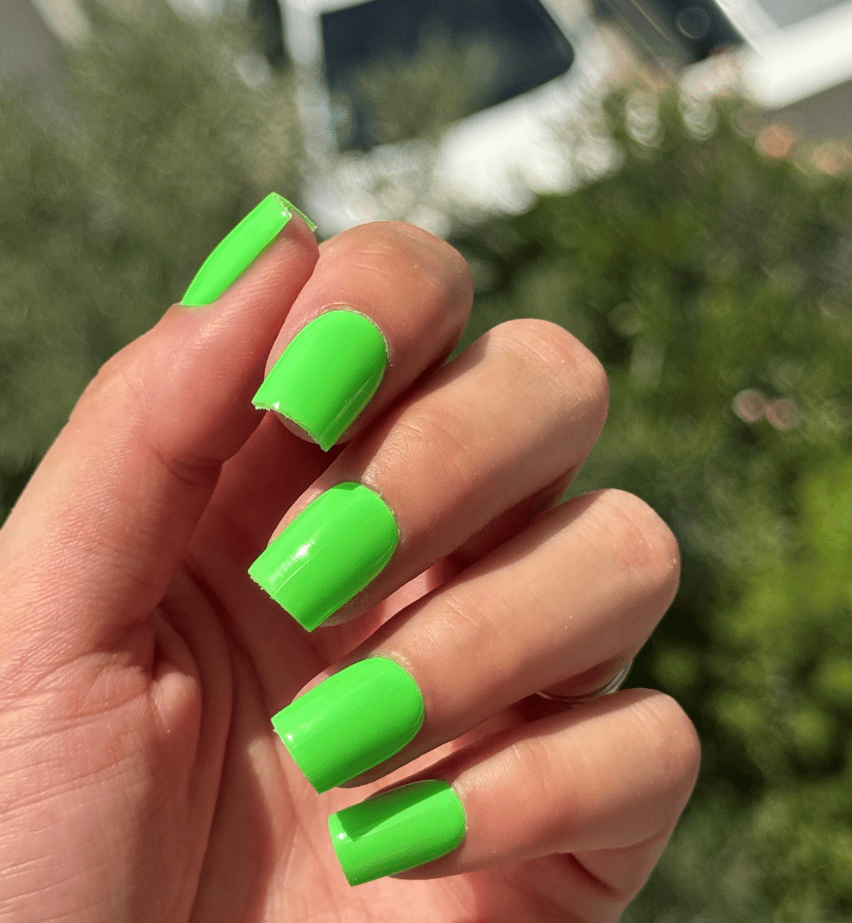 FAUX ONGLES VERT FLUO CARRÉ COURT