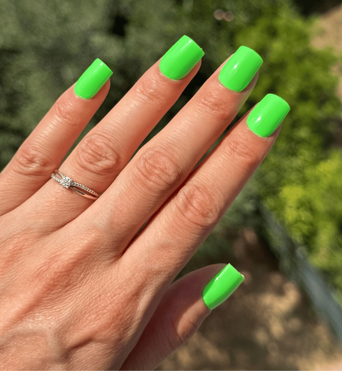 FAUX ONGLES VERT FLUO CARRÉ COURT