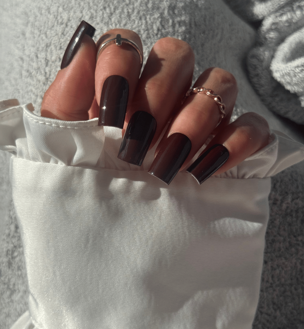 FAUX ONGLES AUBERGINES CARRÉS MÉDIUM