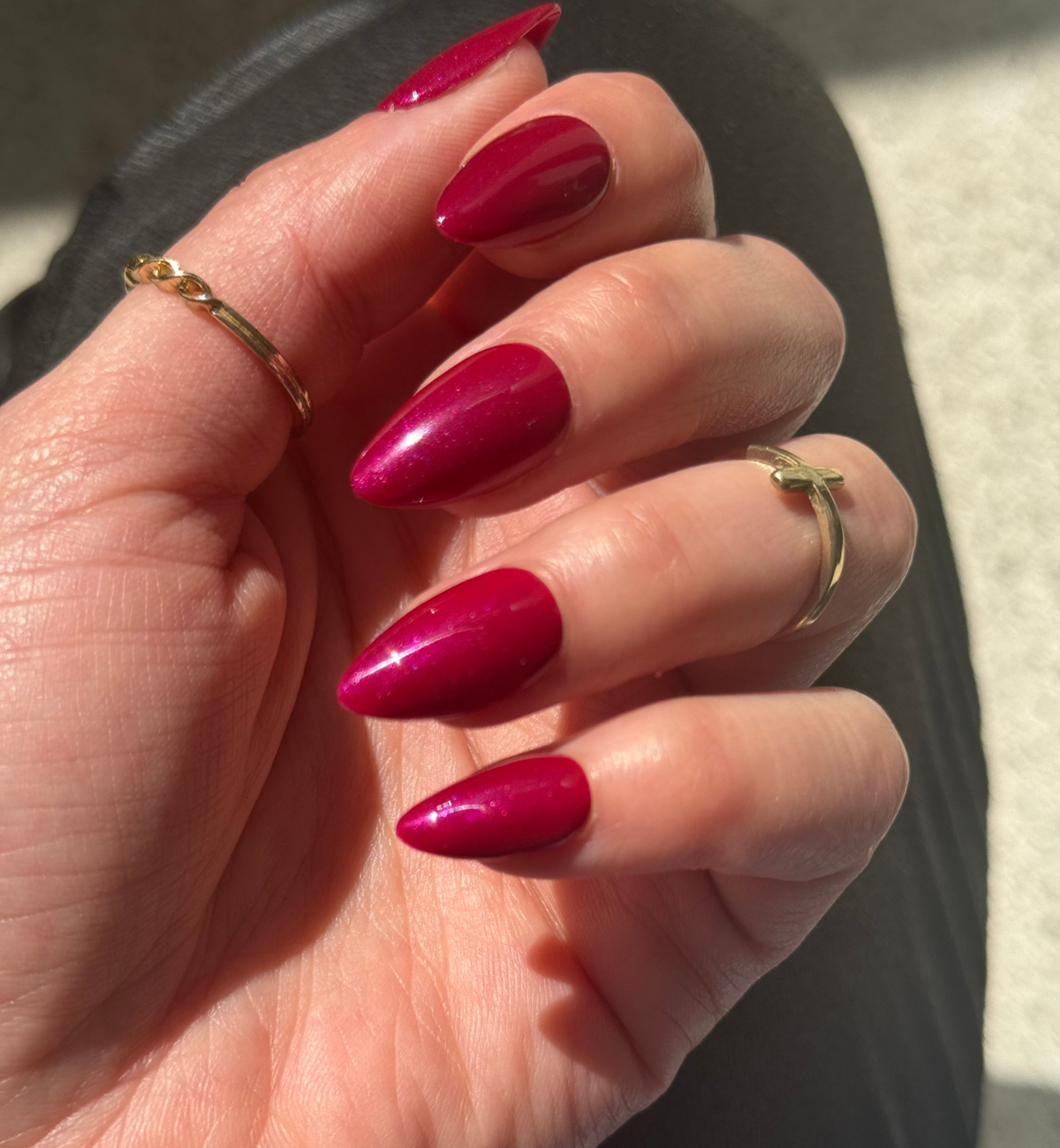FAUX ONGLES ROUGES CERISE AMANDES MÉDIUM