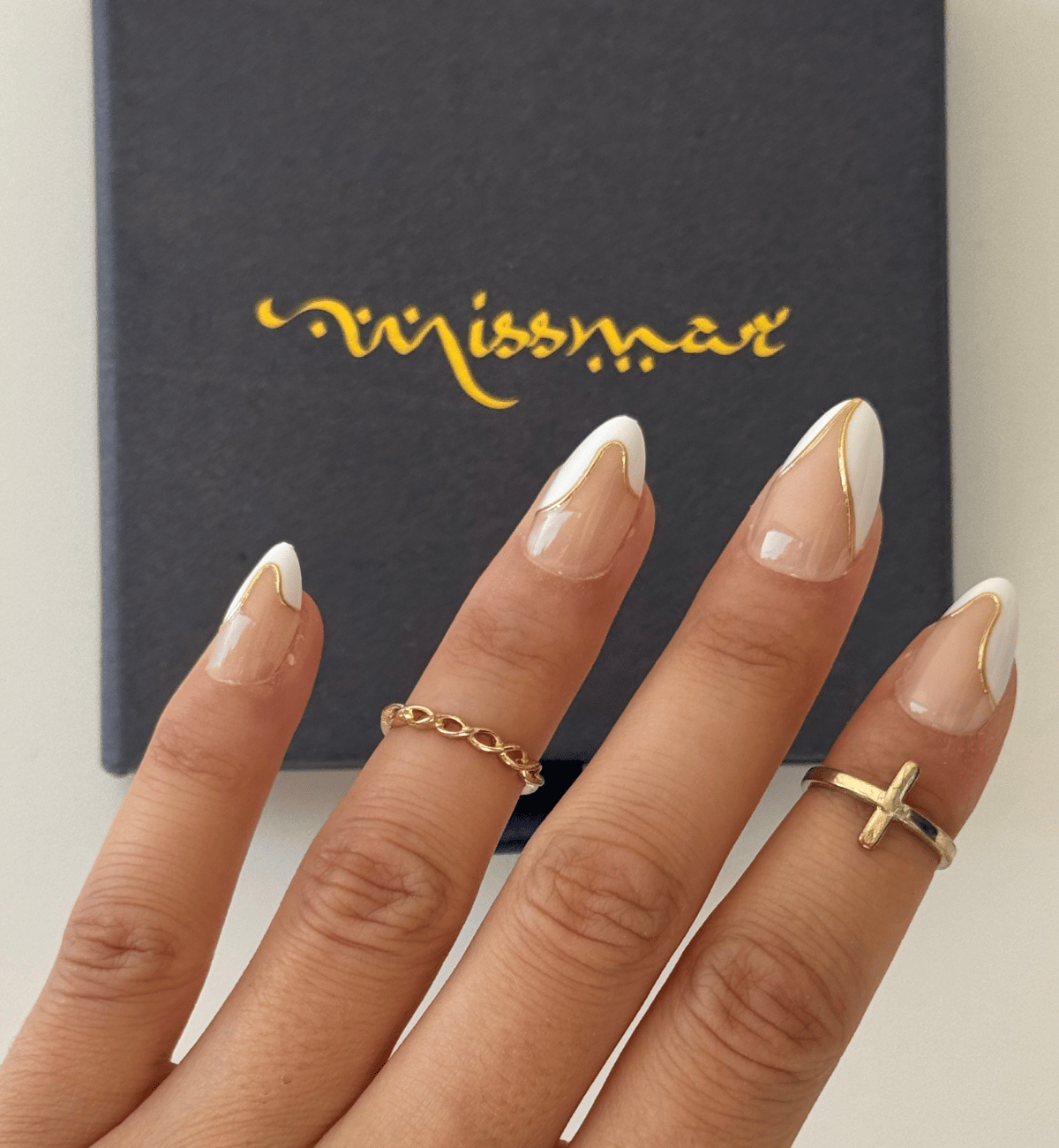 FAUX ONGLES FRENCH GOLDEN AMANDES MÉDIUM