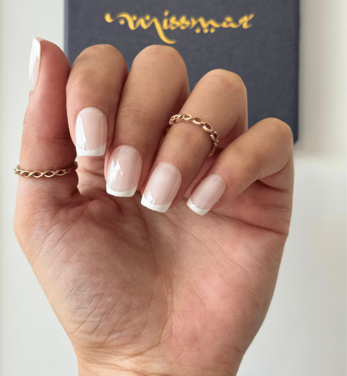 FAUX ONGLES FRENCH MILKY CARRÉS COURTS
