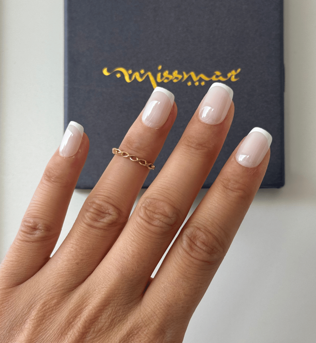 FAUX ONGLES FRENCH MILKY CARRÉS COURTS