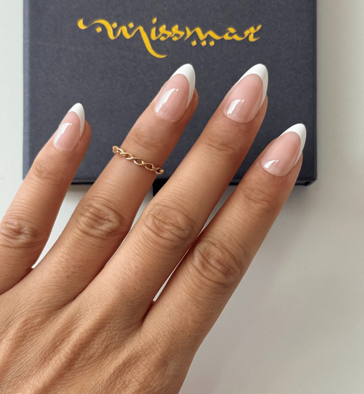 FAUX ONGLES FRENCH AMANDES COURTS