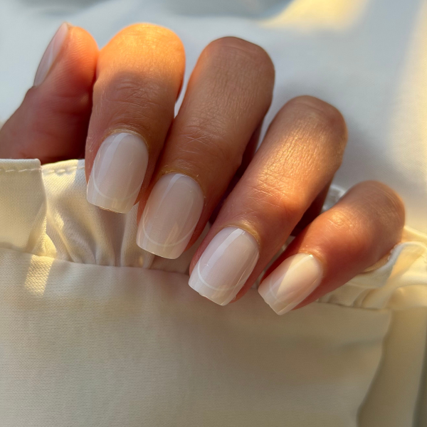 Faux ongles French milky outline carré extra court, vue 3