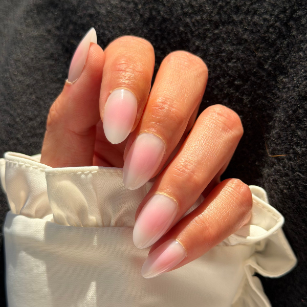 Faux Ongles Blush Milky Amande Medium