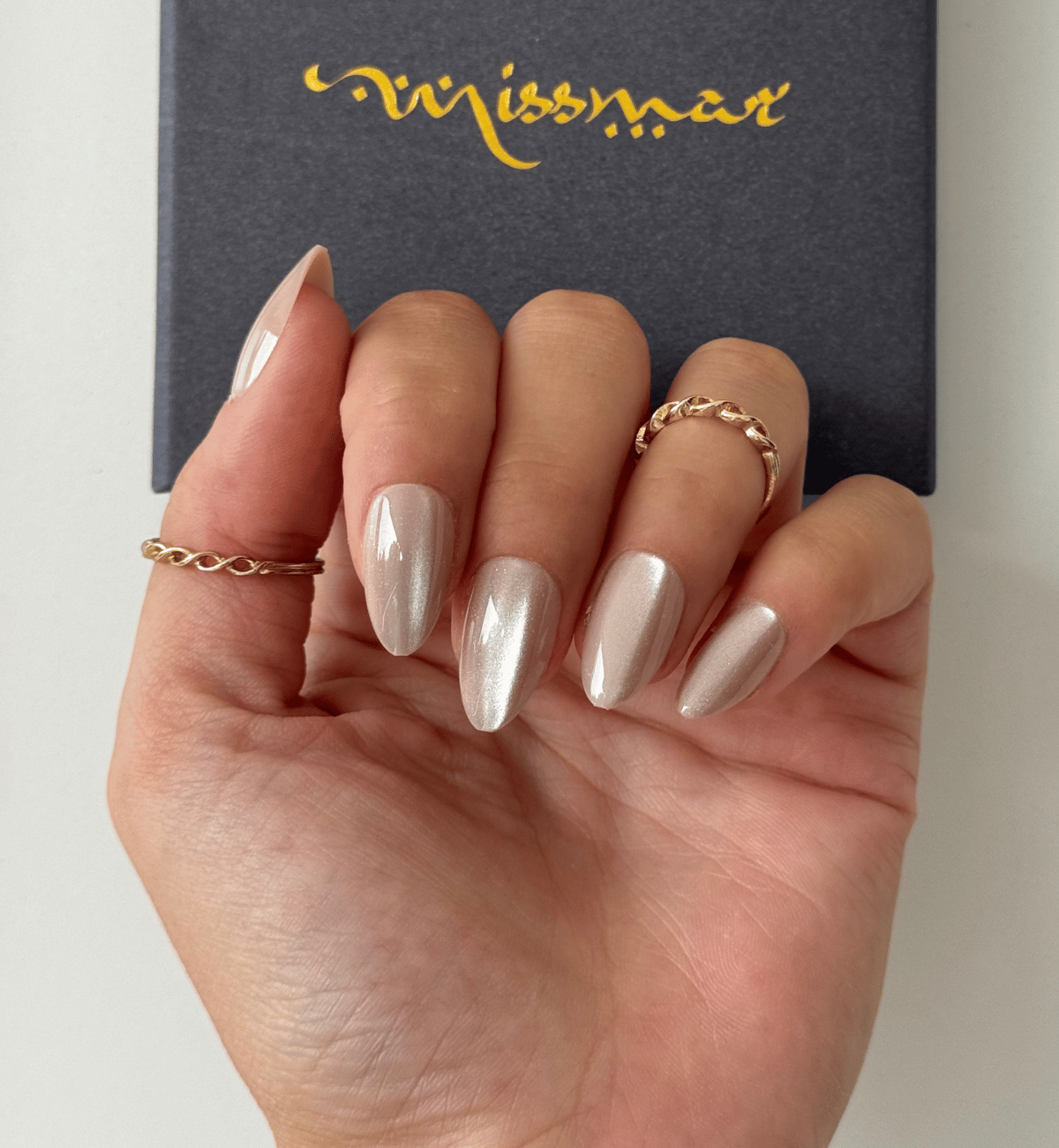 FAUX ONGLES CAT EYES : BEIGES LATTÉS AMANDES MÉDIUM
