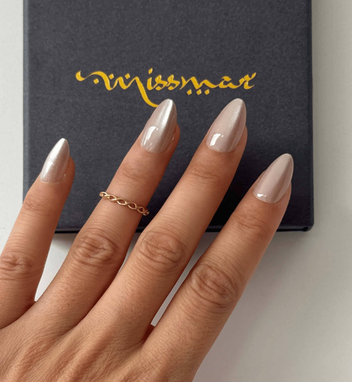 FAUX ONGLES CAT EYES : BEIGES LATTÉS AMANDES MÉDIUM