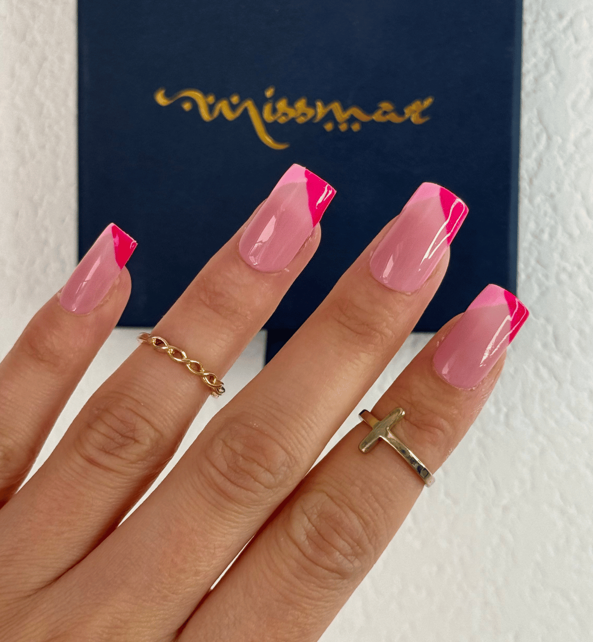 FAUX ONGLES FRENCH TRIANGULAIRE ROSE CARRÉ MEDIUM
