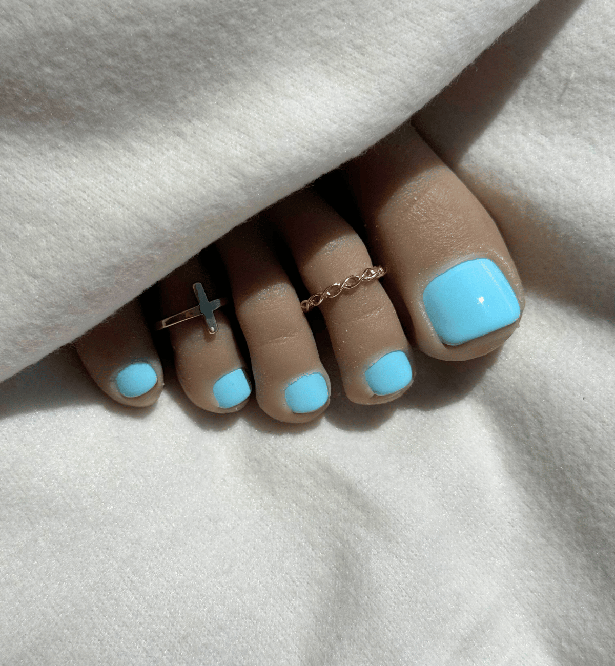 FAUX ONGLES PIEDS BLEU GLACIER