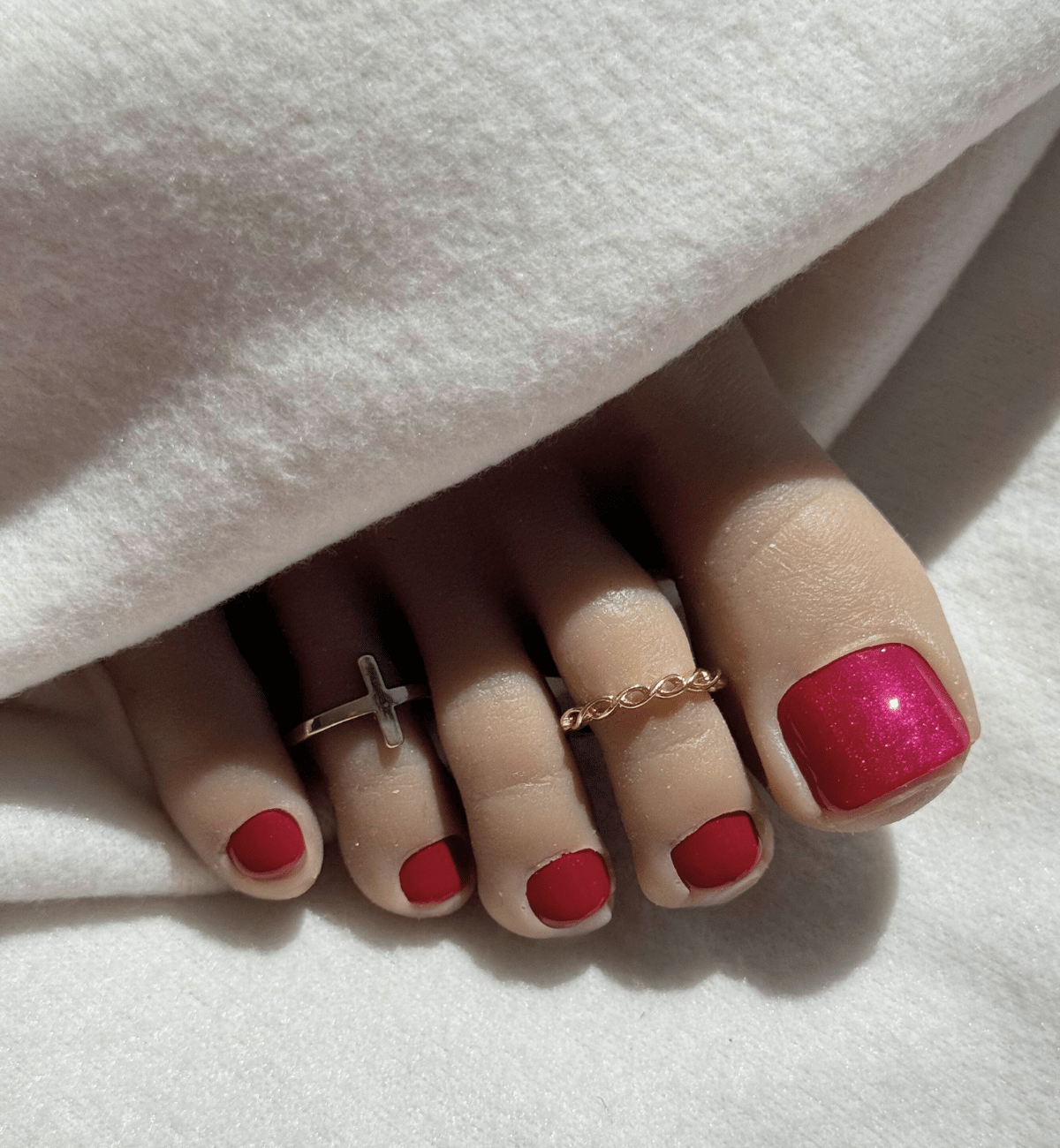 FAUX ONGLES PIEDS ROUGE CERISE