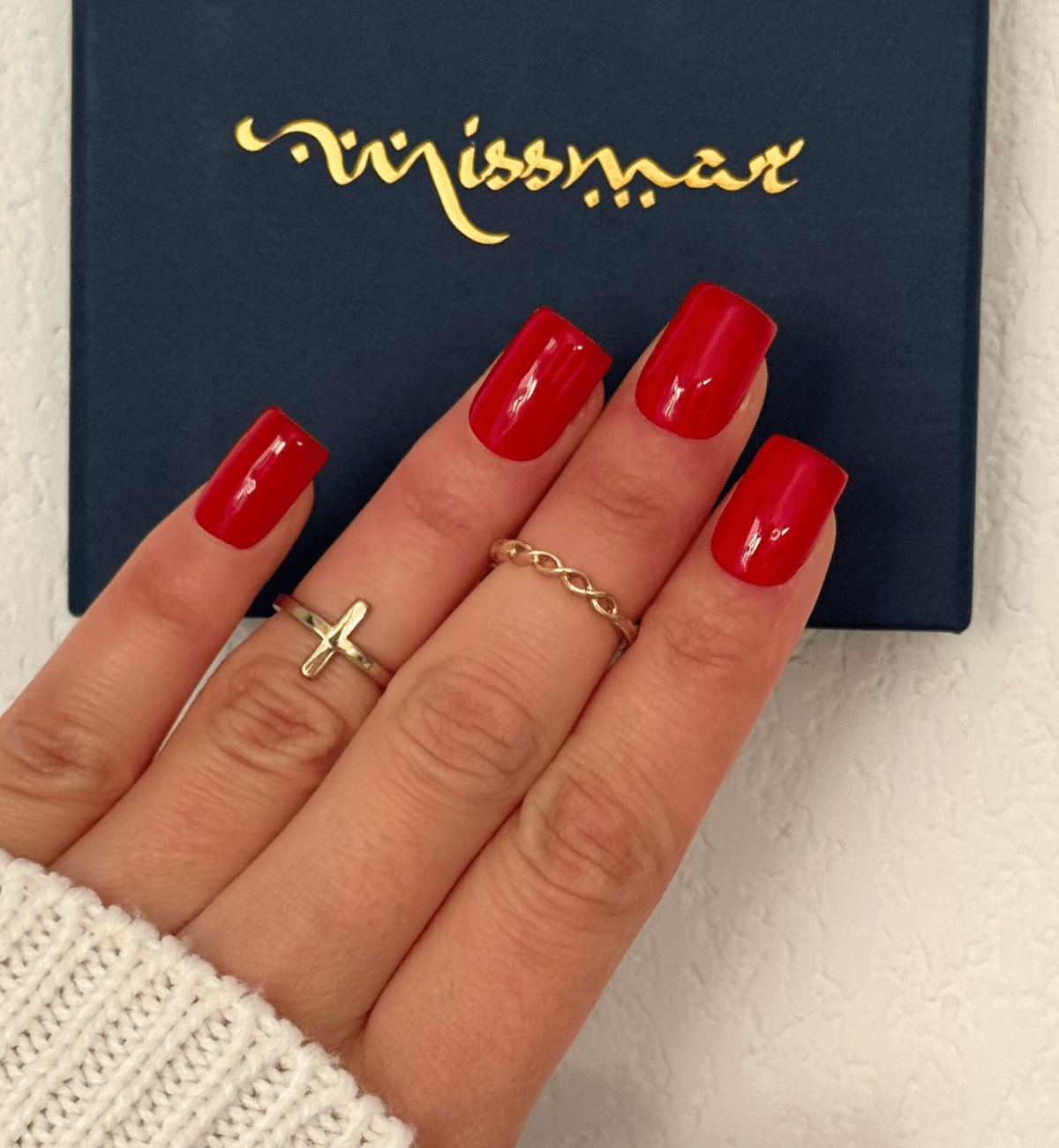 FAUX ONGLES ROUGES CARRÉS COURTS