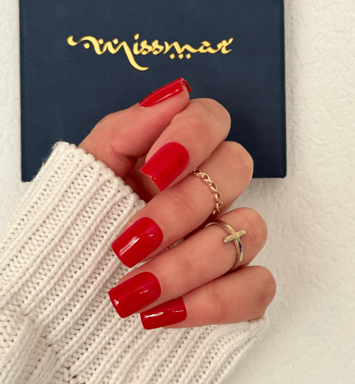 FAUX ONGLES ROUGES CARRÉS COURTS