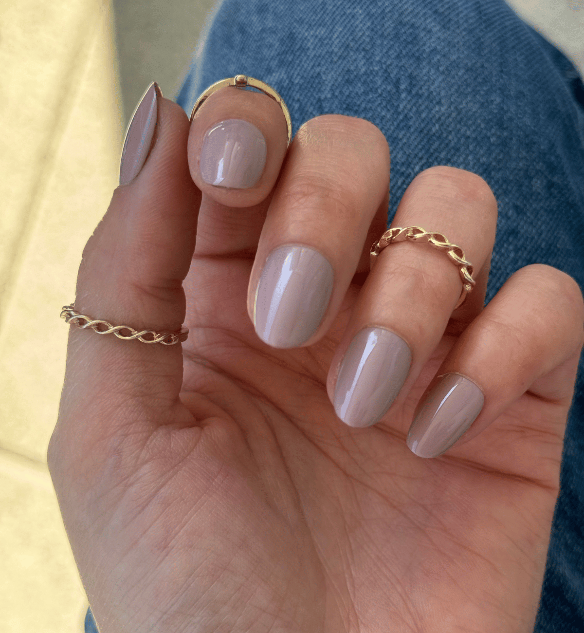 FAUX ONGLES TAUPES ARRONDIS COURTS