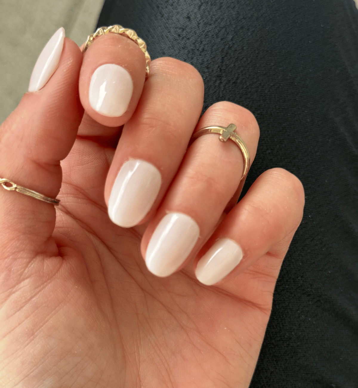 FAUX ONGLES CREAMY ARRONDIS COURTS