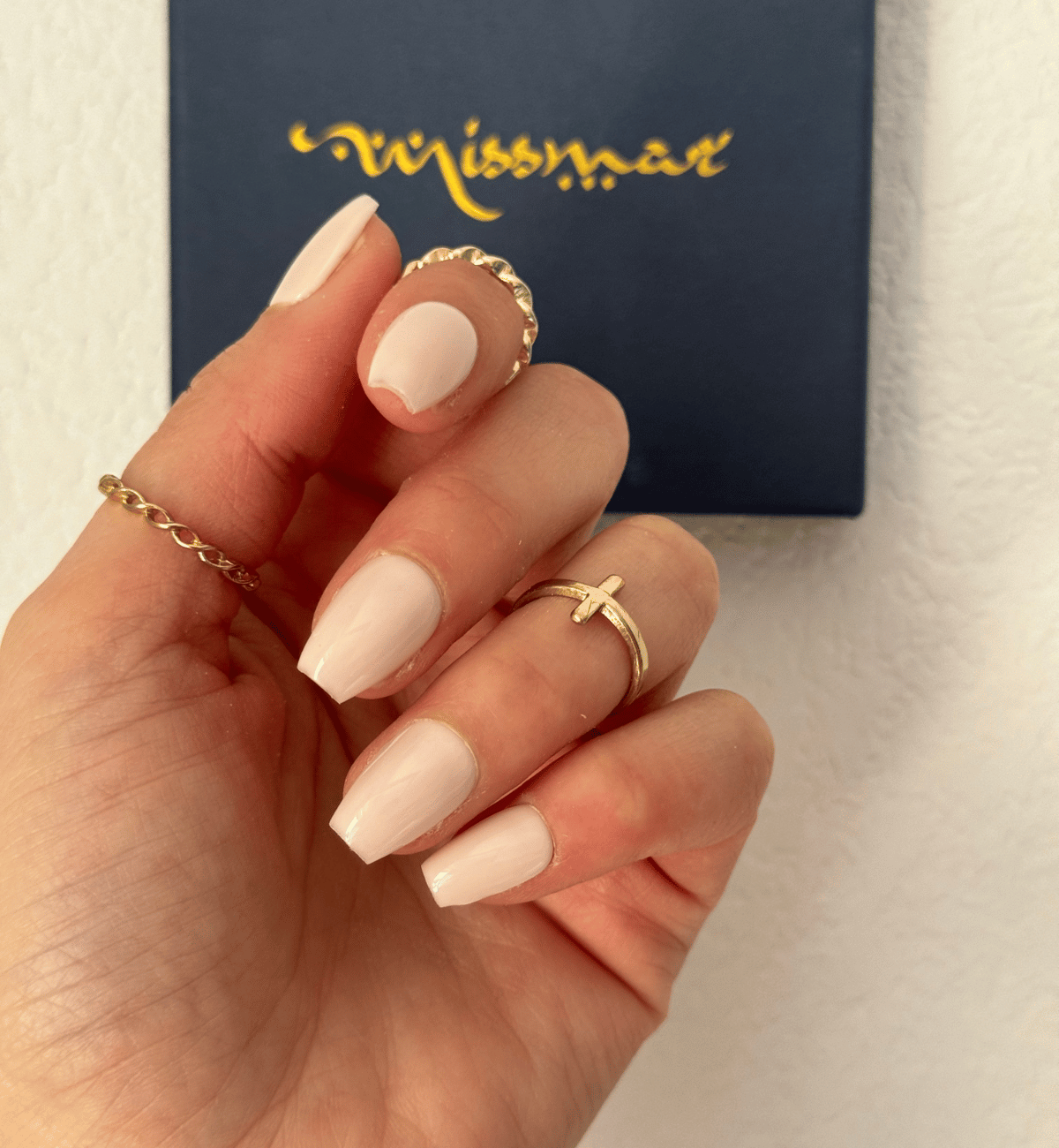FAUX ONGLES CREAMY COFFINS COURTS