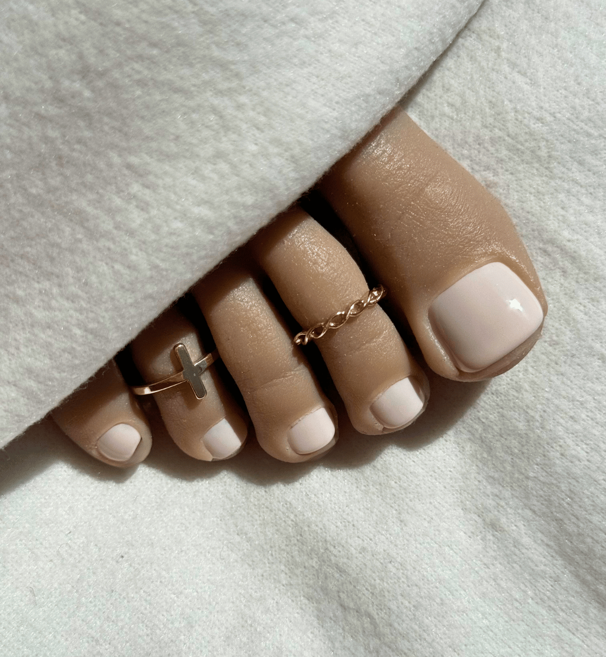FAUX ONGLES PIEDS TAUPE CREAMY